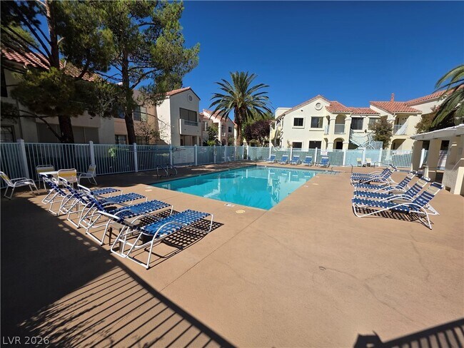 Building Photo - 4865 S Torrey Pines Dr