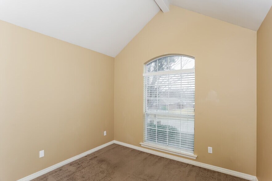 Building Photo - 700 Havencrest Dr