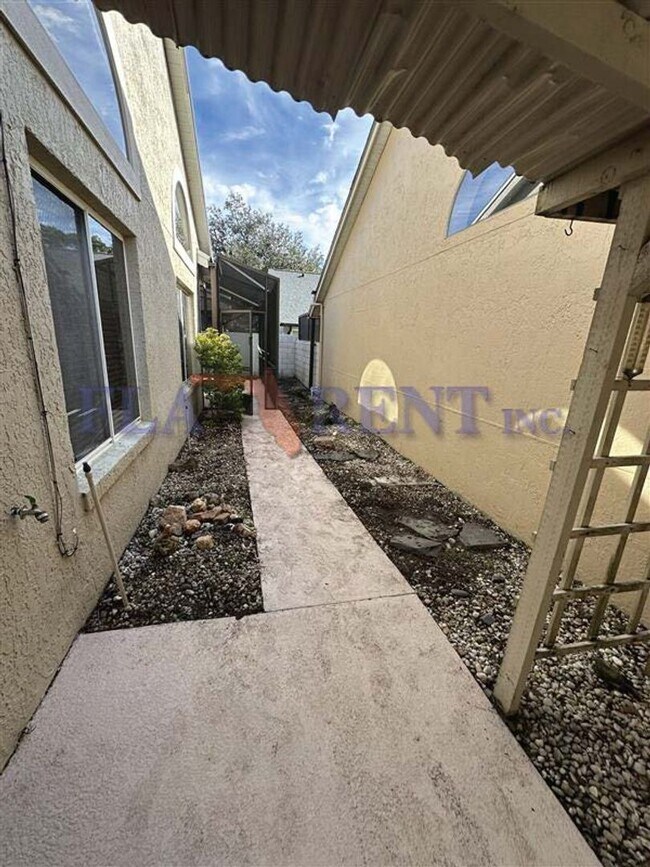 Building Photo - *  3/2.5 Golf Villa located in Winter Springs *