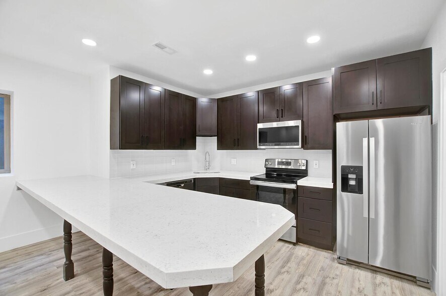 Building Photo - Contemporary Whittier home with wraparound deck