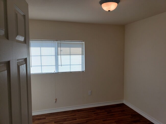 Building Photo - Town home for rent