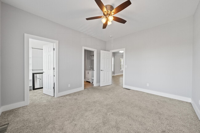 Building Photo - 106 N Main St