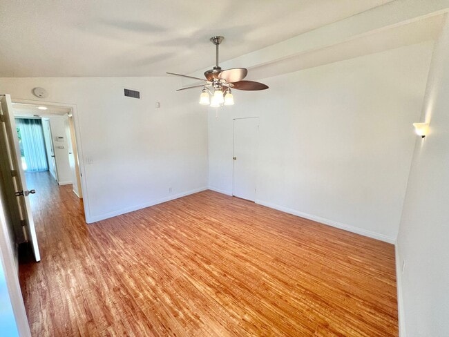 Building Photo - Spacious 3BR Single-Story Residence | Central Air, Fireplace, Private Backyard Retreat