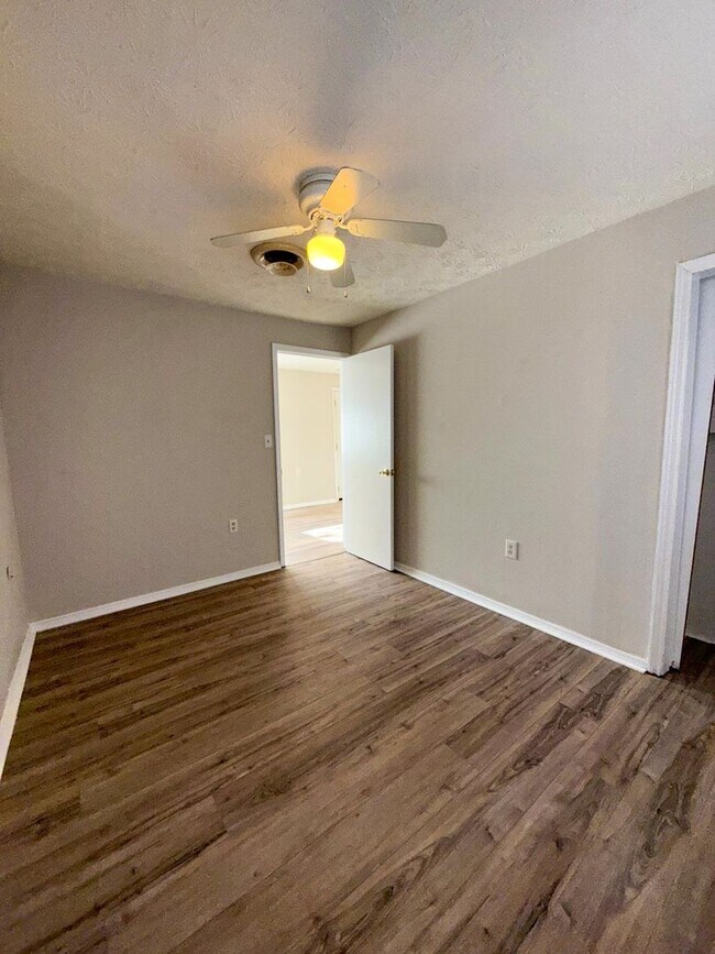 Building Photo - Charming & Newly Refreshed 3-Bedroom Ranch — Move-In Ready!