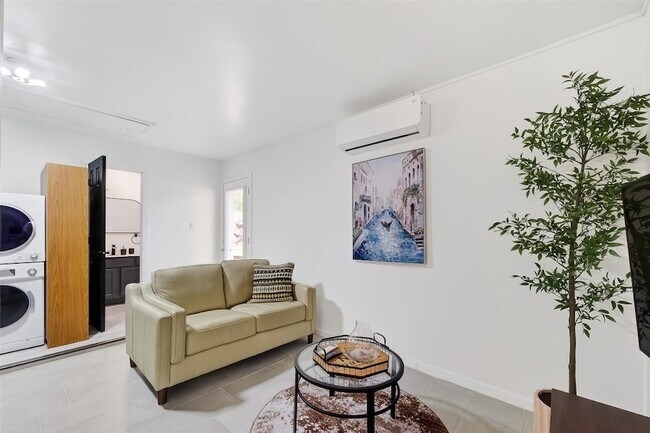 Building Photo - 4423 Sloangate Dr