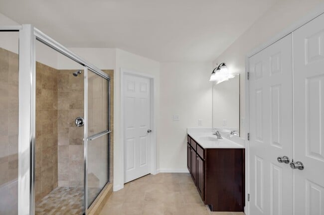 Building Photo - 3 bedroom Townhouse