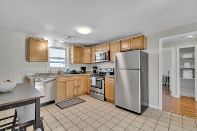 Building Photo - 74 Dunboy St