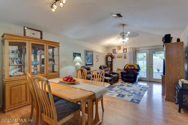 Building Photo - 1827 Wildwood Creek Ln