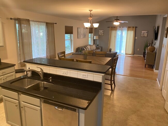 Building Photo - 115 Muhlenberg Ave