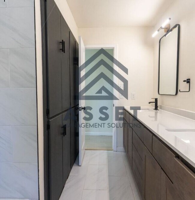 Building Photo - 801 Cogswell Cir