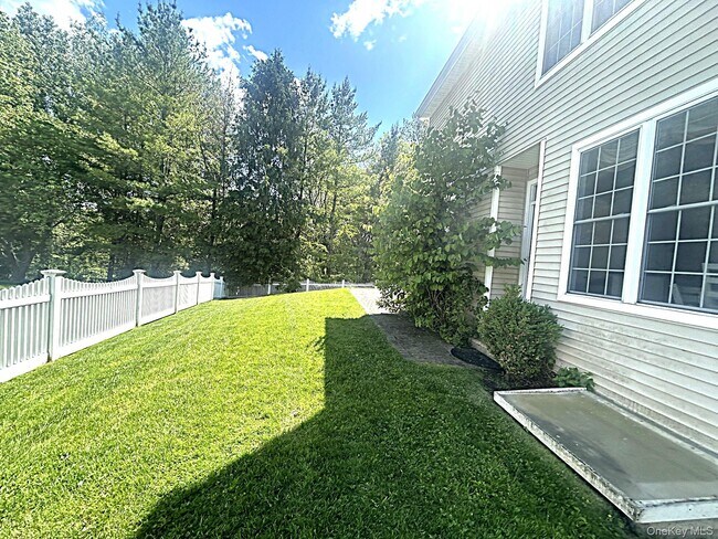 Building Photo - 80 Landmark Ct