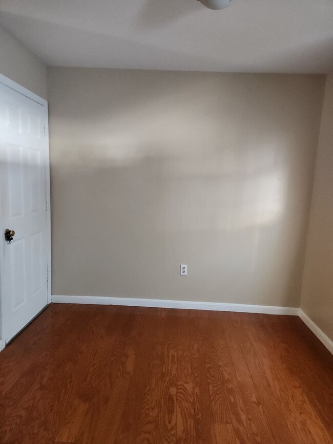 Building Photo - 819 Donnelly St