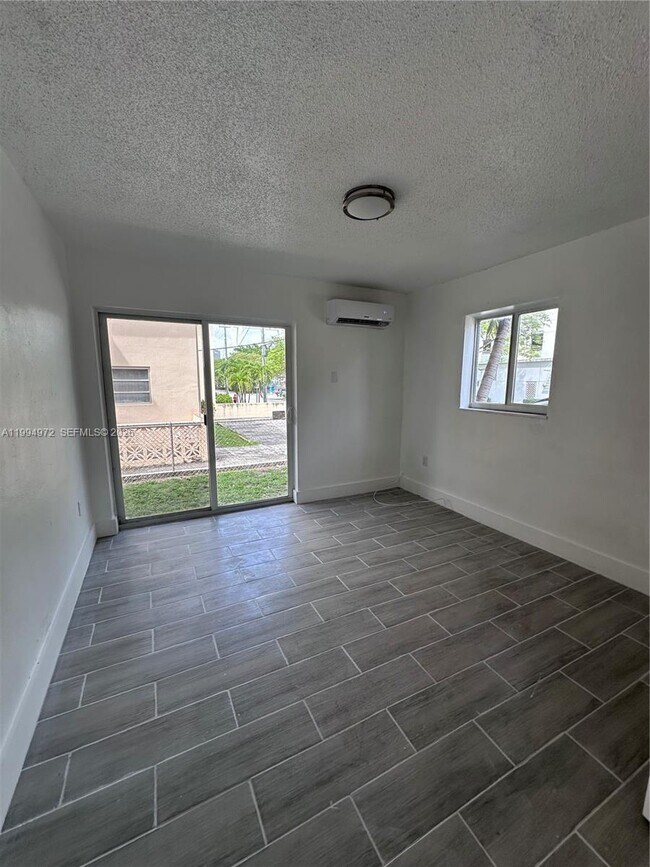 Building Photo - 310 NW 16th Ave