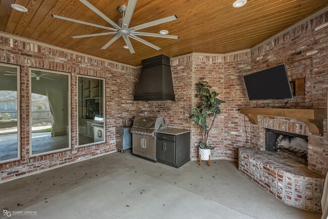 Building Photo - 322 Paris Pl