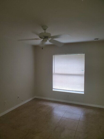 Building Photo - Greenbriar Location!  3 bedroom 2 bath 2 car garage!