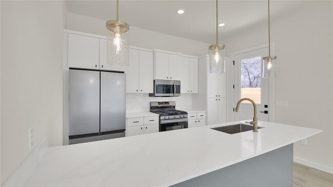 Building Photo - 6802 Montana St