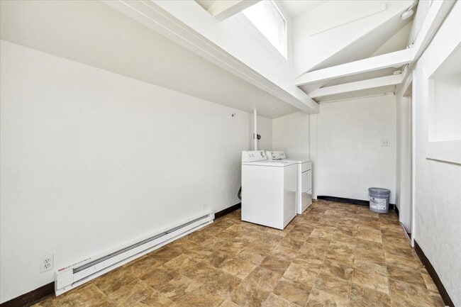 Building Photo - Charming 1-bedroom with office, 1-bathroom...