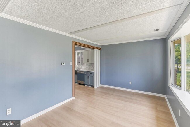 Building Photo - 1037 Monmouth Rd