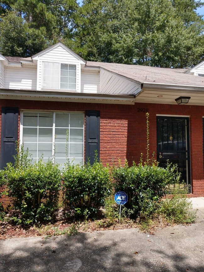Primary Photo - Beautiful 3 Bed 2 Bath Townhouse Close to ...