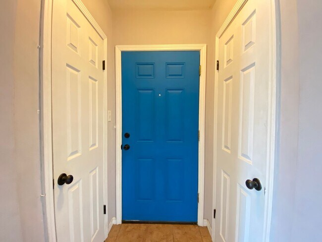 Building Photo - 3 Bedroom Home in Hammond