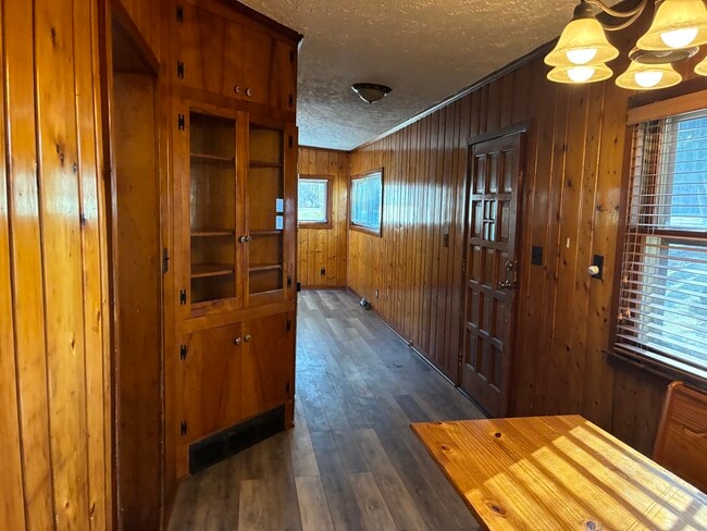 Building Photo - 2300 Midvale Ave