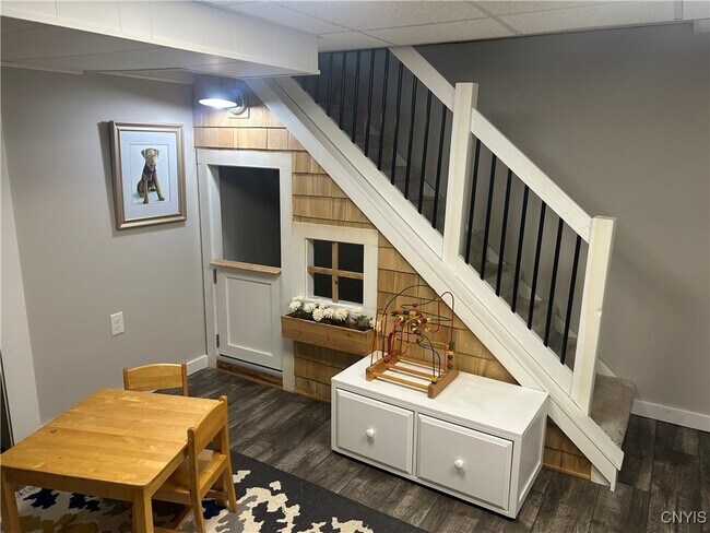 Building Photo - 805 4th St