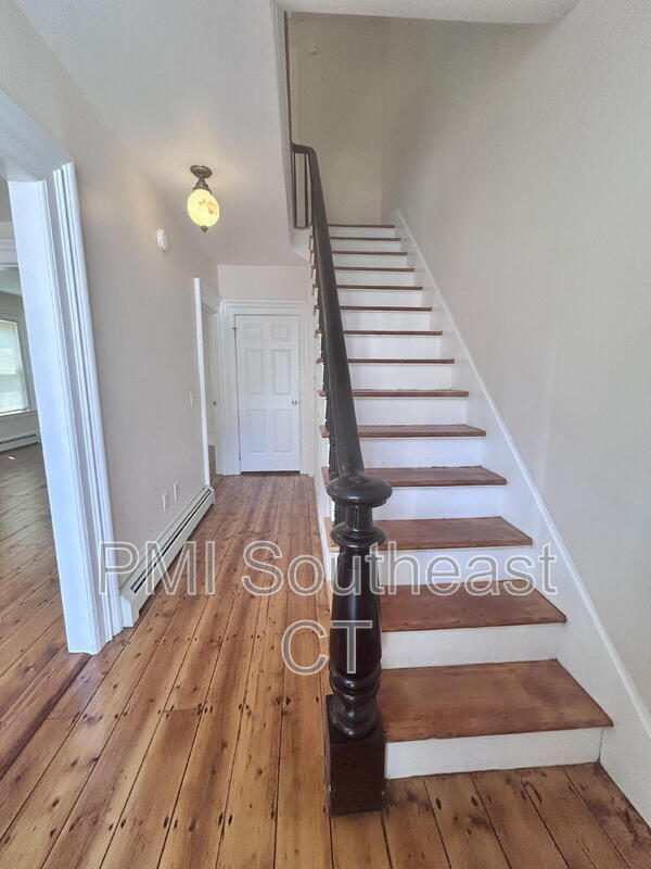 Building Photo - 32 Starr St