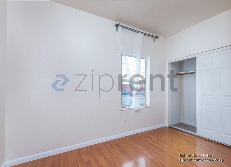 Building Photo - 896 31st St