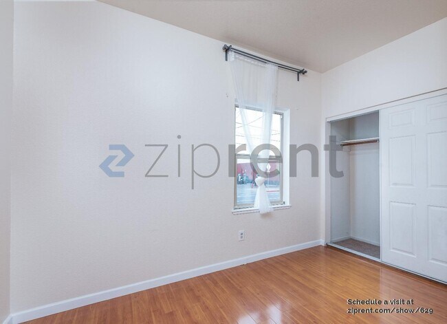 Building Photo - 896 31st St