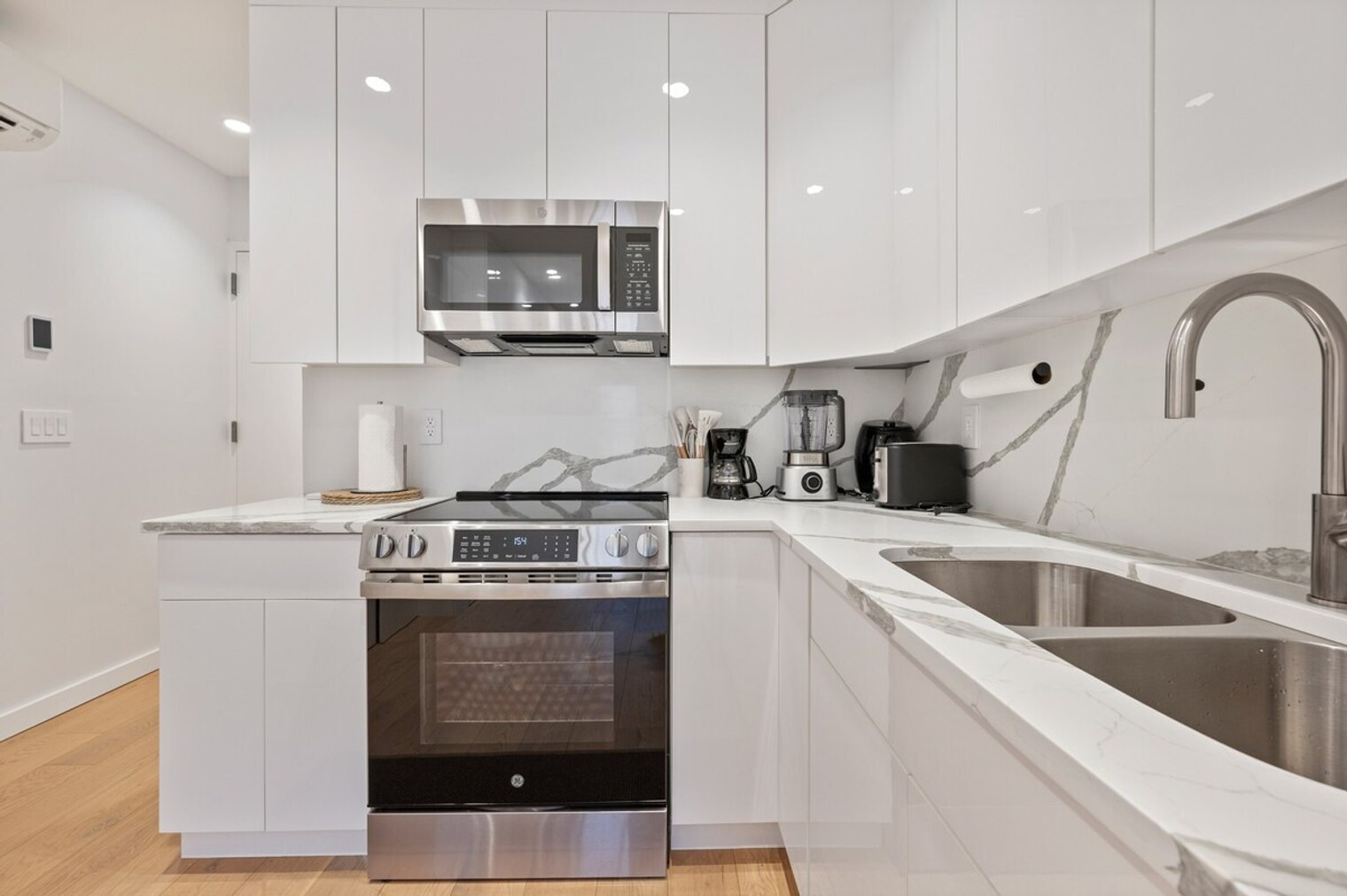 Building Photo - 472 Columbus Ave