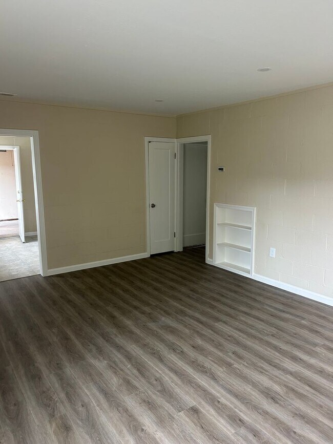 Building Photo - Adorable home in San Carlos with large yard