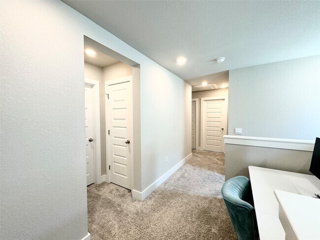 Building Photo - 7103 Silver Star Ln