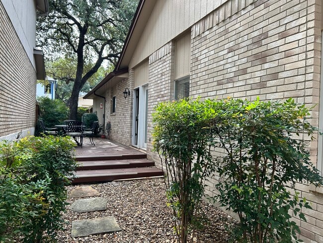 Building Photo - 5706 Quail Crown