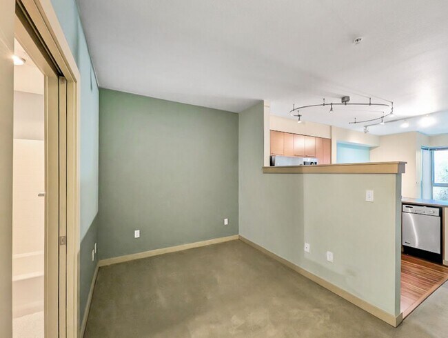 Building Photo - 1410 E Pine St