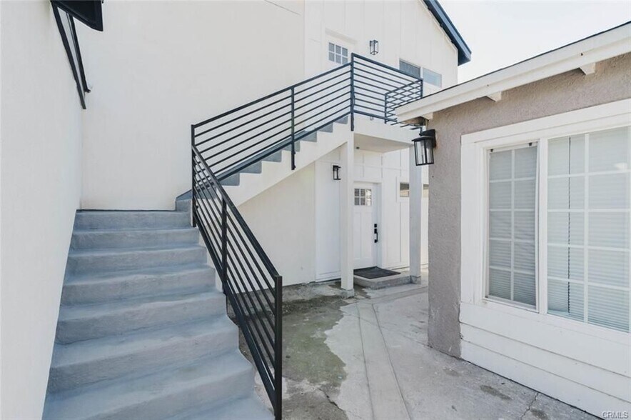 Building Photo - 5732 Willowcrest Ave