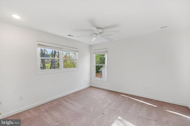 Building Photo - 4 Yellow Plum Ct