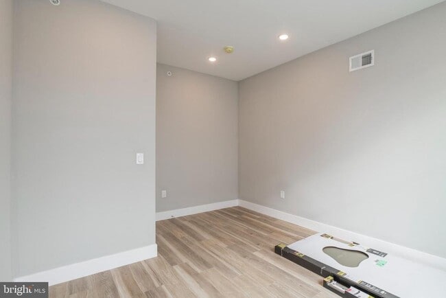 Building Photo - 2009 N Darien St