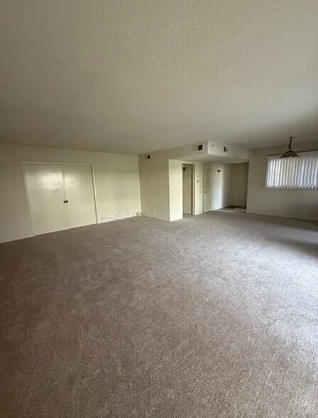 Living Room - 1148 W Huntington Dr