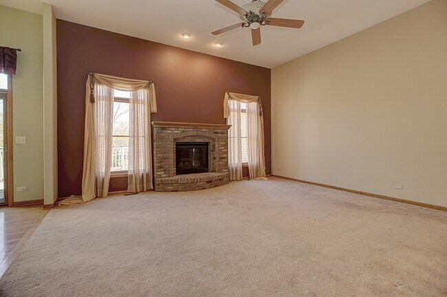 Building Photo - 403 E Main St