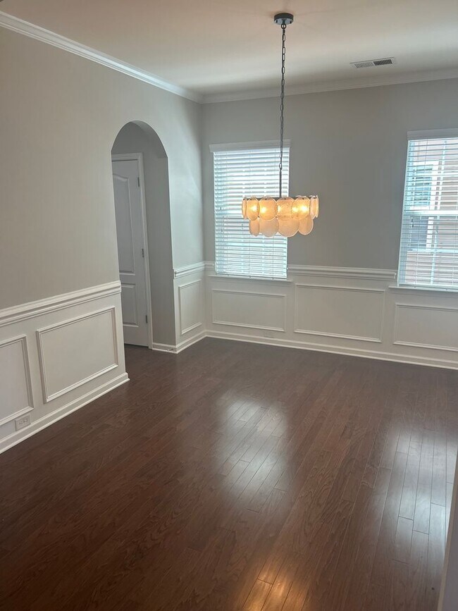 Building Photo - Welcome to this move-in ready, spacious ho...