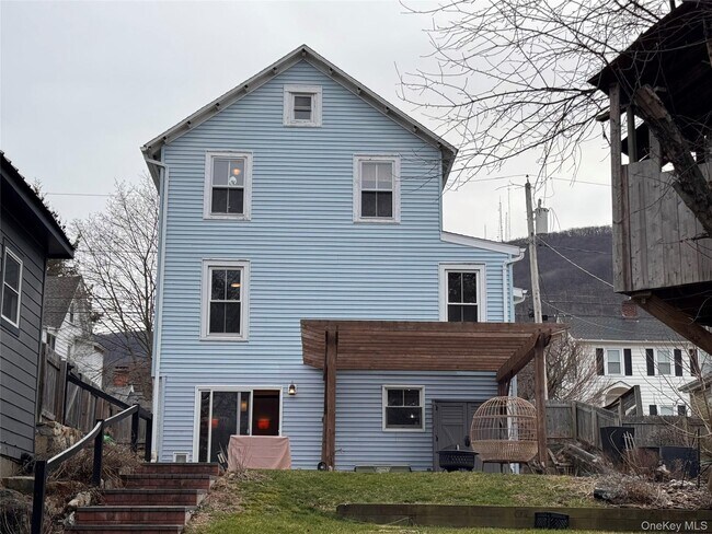 Building Photo - 69 Russell Ave