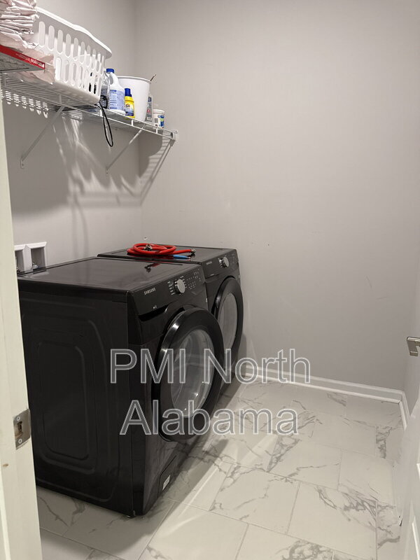 Building Photo - 280 Shangrila Wy