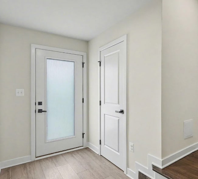 Building Photo - 6118 Northwest Dr