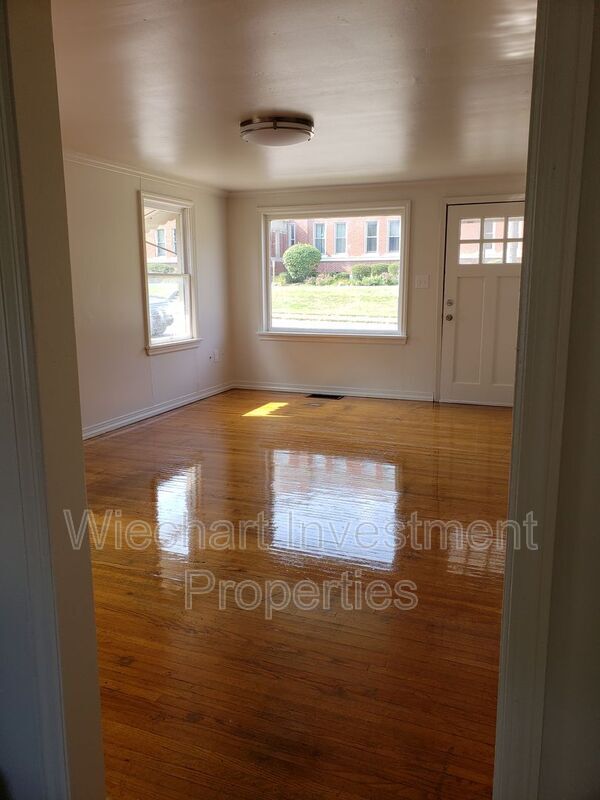 Building Photo - 225 W Robb Ave