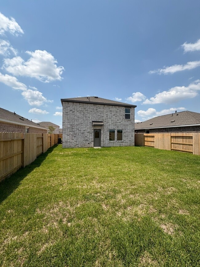 Building Photo - 16810 Great Highlands Dr