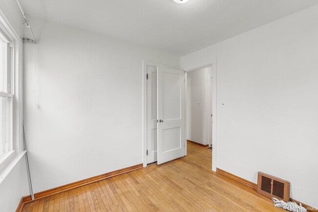 Building Photo - 470 Charlotte Ave