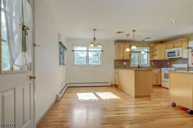 Building Photo - 336 Lakeview Ave