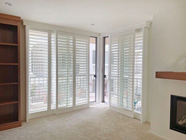 Building Photo - 2 Bed, 2 Bath Condo on the Esplanade with ...