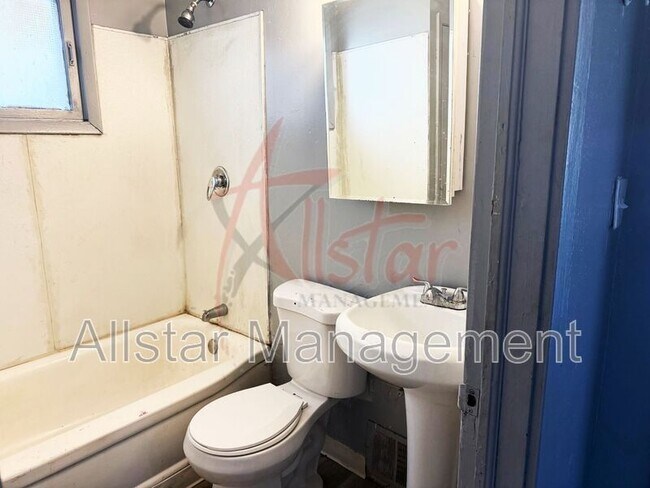 Building Photo - 1374 E 94th St