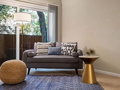 Building Photo - "Cozy 1-Bed Sanctuary in Prime Santa Clara Location!"